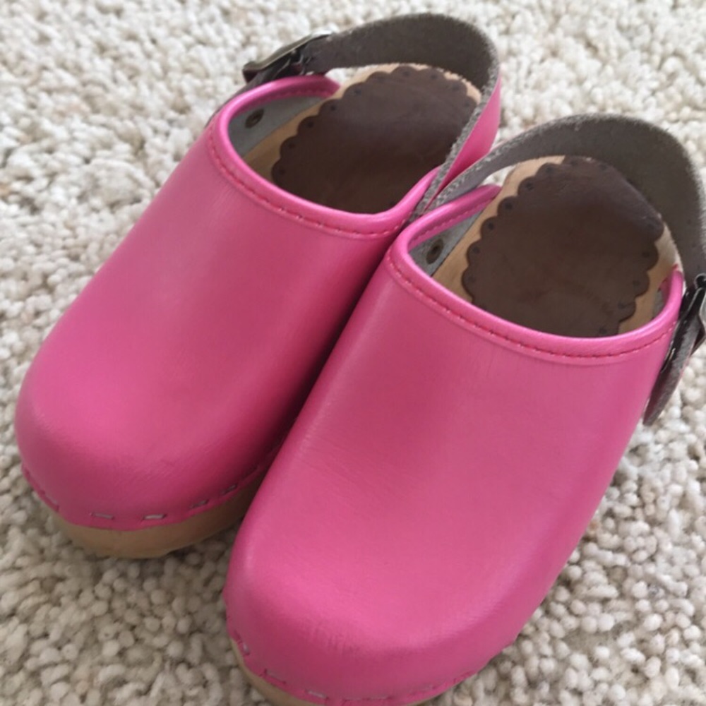 Hanna Anderson pink clogs size 26
